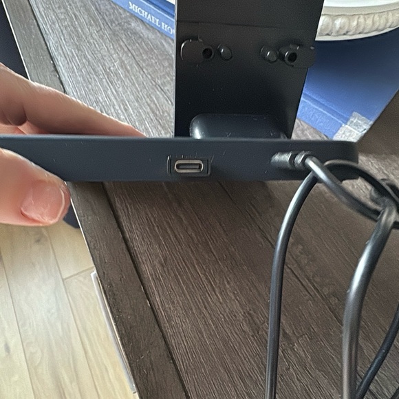 Black Wireless Charger Stand - Picture 3 of 8